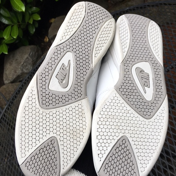 Nike white sneakers 7.5 - Picture 4 of 5